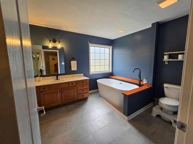 594 Mountain View Dr, Clarksville, TN 37043