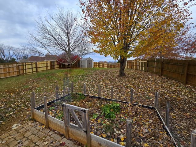 594 Mountain View Dr, Clarksville, TN 37043
