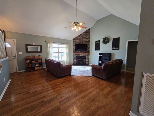 594 Mountain View Dr, Clarksville, TN 37043