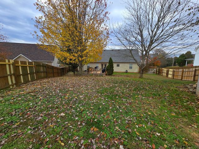594 Mountain View Dr, Clarksville, TN 37043