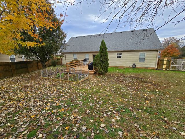 594 Mountain View Dr, Clarksville, TN 37043