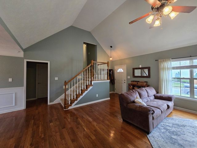 594 Mountain View Dr, Clarksville, TN 37043