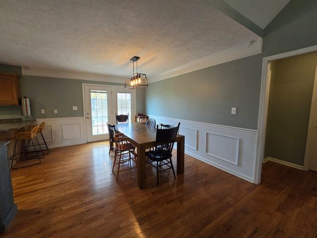 594 Mountain View Dr, Clarksville, TN 37043
