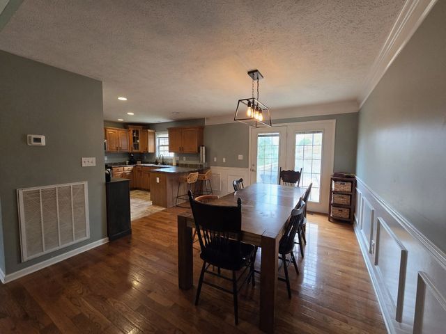 594 Mountain View Dr, Clarksville, TN 37043
