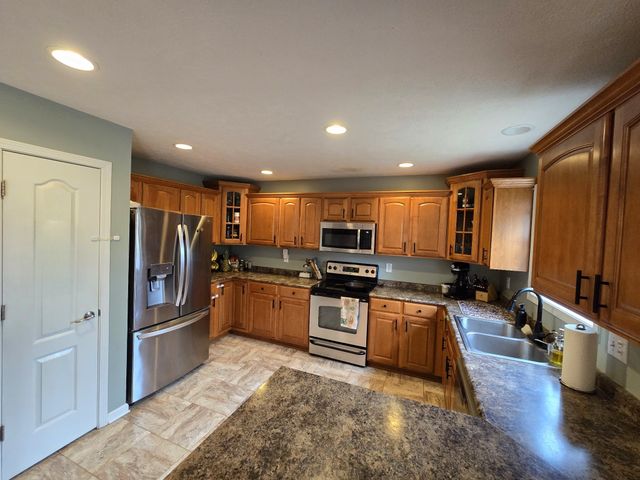 594 Mountain View Dr, Clarksville, TN 37043