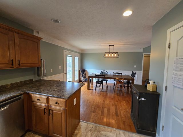 594 Mountain View Dr, Clarksville, TN 37043