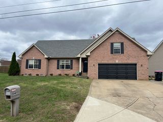 594 Mountain View Dr, Clarksville, TN 37043