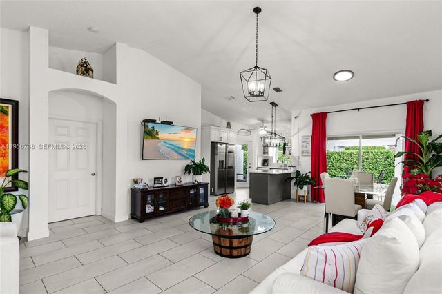 6207 Floral Lakes Dr 6207, Delray Beach, FL 33484