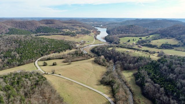 919 Wartrace Hwy, Pleasant Shade, TN 37145