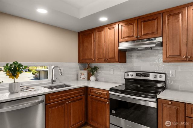 243 169th Avenue NE, Bellevue, WA 98008