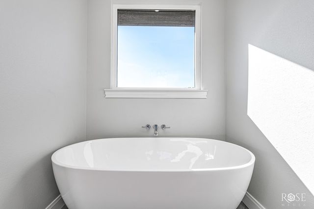 8421 Windmill Rd, Wall, TX 76905