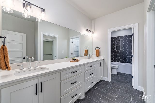 8421 Windmill Rd, Wall, TX 76905