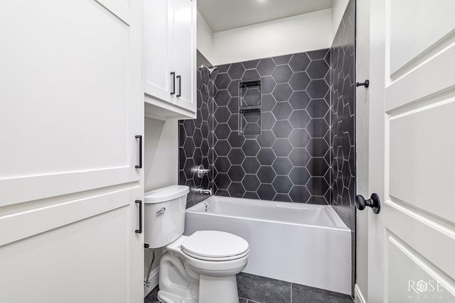 8421 Windmill Rd, Wall, TX 76905