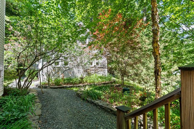 21 Hummingbird Hill, Grantham, NH 03753
