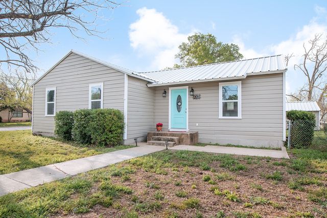 201 W Pearl Street, Brady, TX 76825