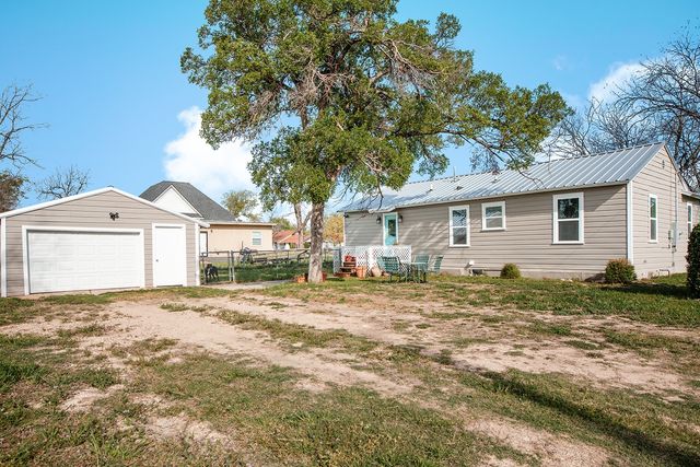 201 W Pearl Street, Brady, TX 76825