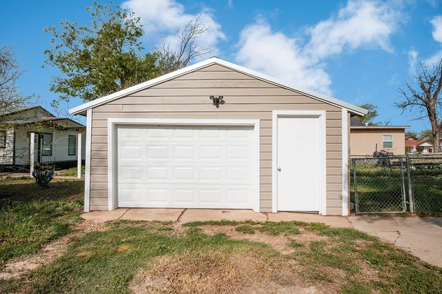 201 W Pearl Street, Brady, TX 76825