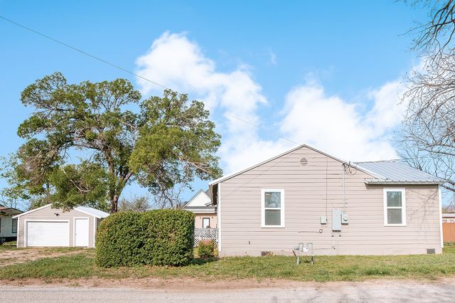 201 W Pearl Street, Brady, TX 76825