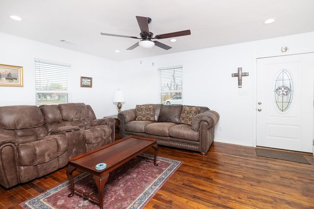 201 W Pearl Street, Brady, TX 76825