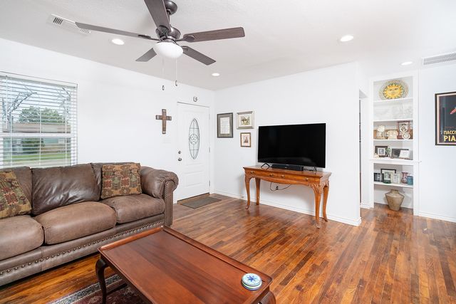 201 W Pearl Street, Brady, TX 76825