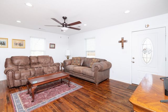 201 W Pearl Street, Brady, TX 76825