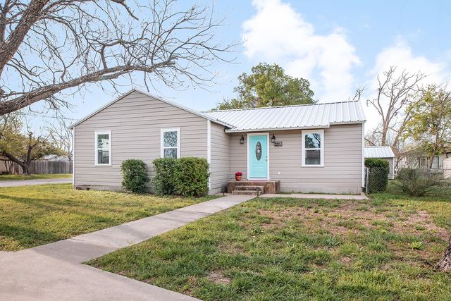 201 W Pearl Street, Brady, TX 76825