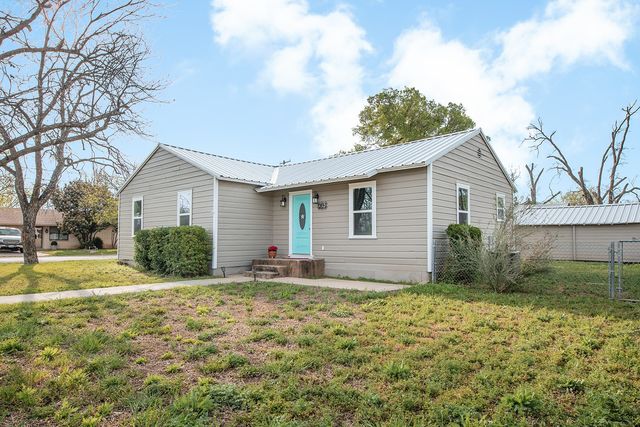 201 W Pearl Street, Brady, TX 76825