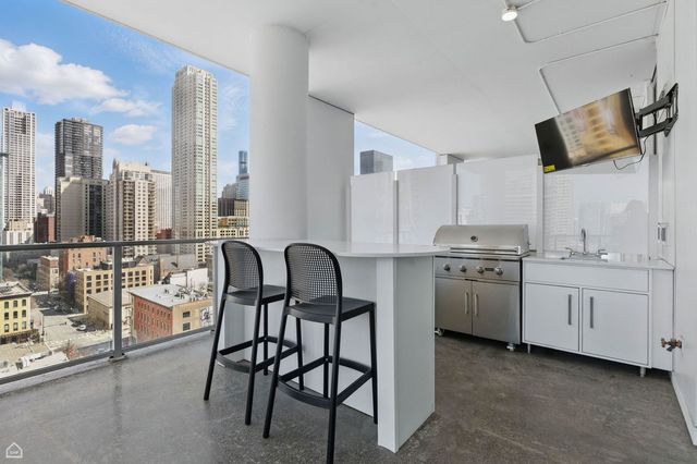 146 W Erie Street 703, Chicago, IL 60654