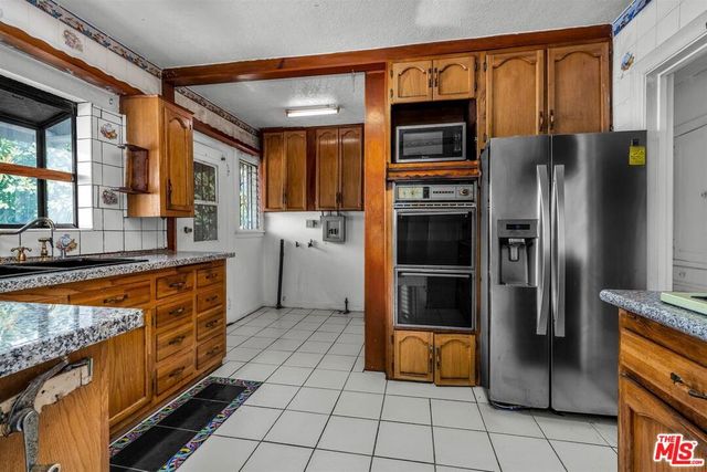 1922 W 80th Street, Los Angeles, CA 90047