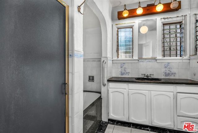 1922 W 80th Street, Los Angeles, CA 90047