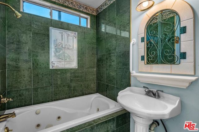 1922 W 80th Street, Los Angeles, CA 90047
