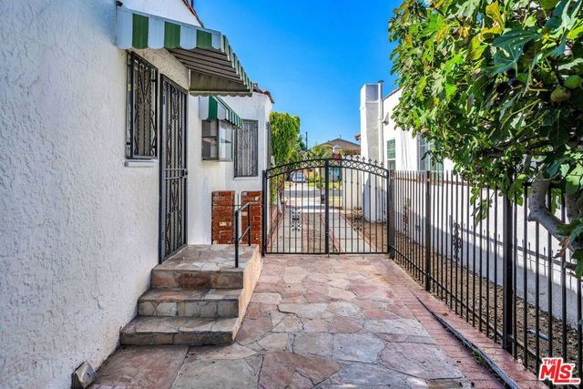 1922 W 80th Street, Los Angeles, CA 90047