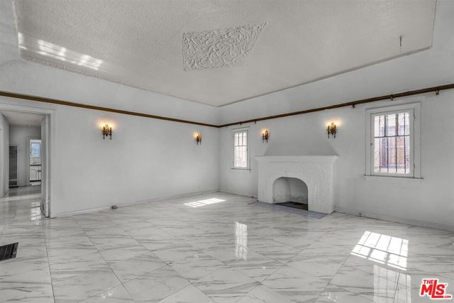 1922 W 80th Street, Los Angeles, CA 90047