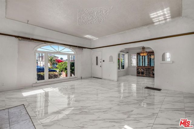 1922 W 80th Street, Los Angeles, CA 90047