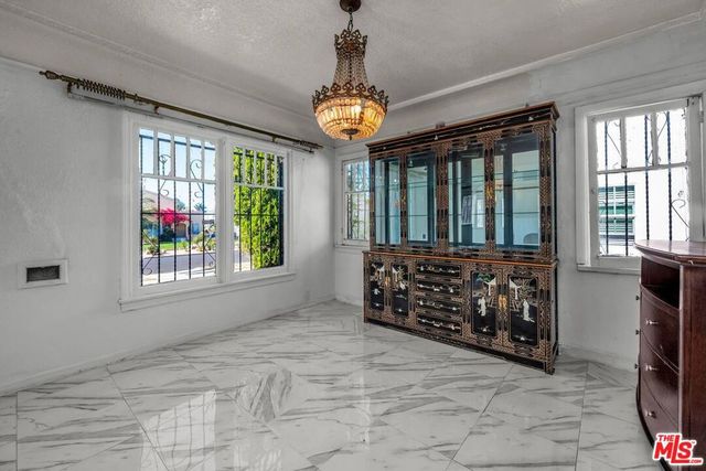 1922 W 80th Street, Los Angeles, CA 90047