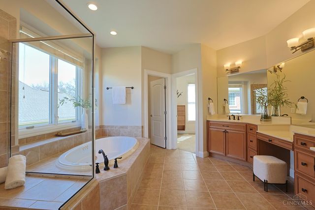 10263 Ryans Way, Blue Ash, OH 45241