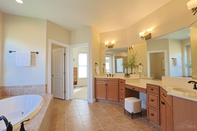 10263 Ryans Way, Blue Ash, OH 45241