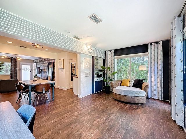 351 NE 117th St, Miami, FL 33161