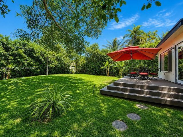 351 NE 117th St, Miami, FL 33161