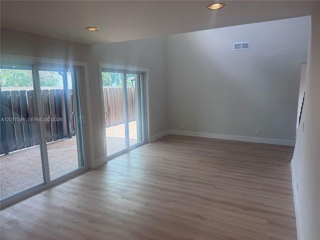 6532 NW 170th Ter, Hialeah, FL 33015