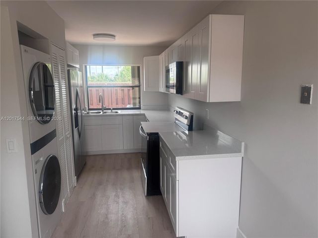 6532 NW 170th Ter, Hialeah, FL 33015