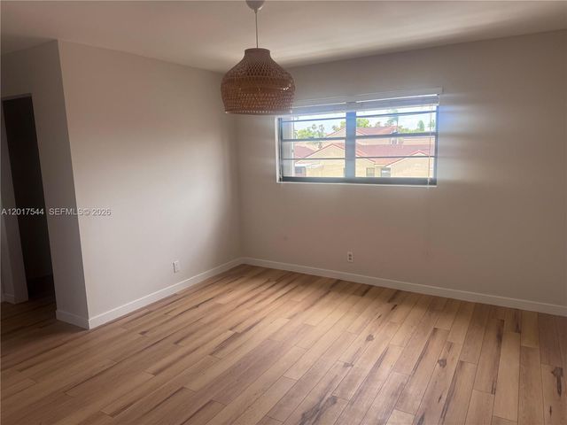 6532 NW 170th Ter, Hialeah, FL 33015