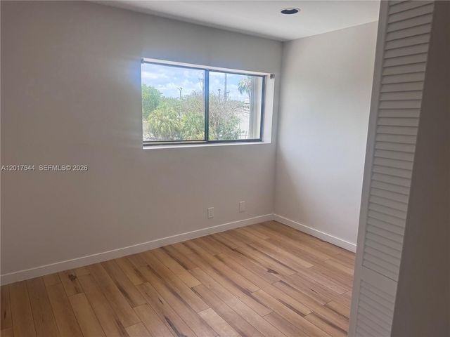 6532 NW 170th Ter, Hialeah, FL 33015