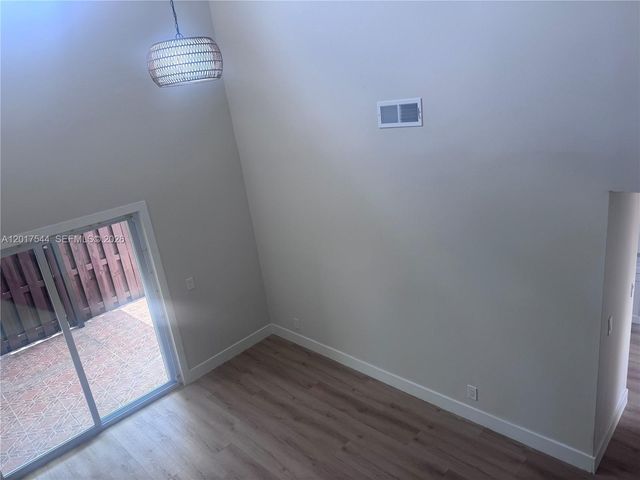 6532 NW 170th Ter, Hialeah, FL 33015