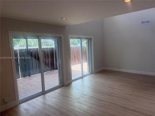 6532 NW 170th Ter, Hialeah, FL 33015