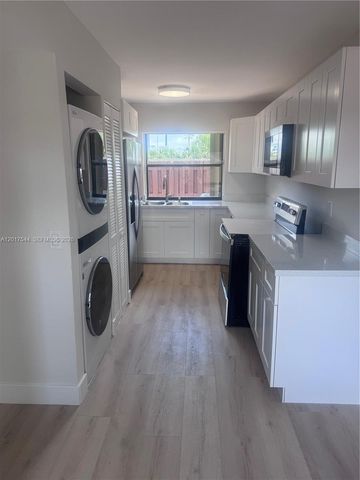 6532 NW 170th Ter, Hialeah, FL 33015