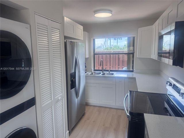 6532 NW 170th Ter, Hialeah, FL 33015
