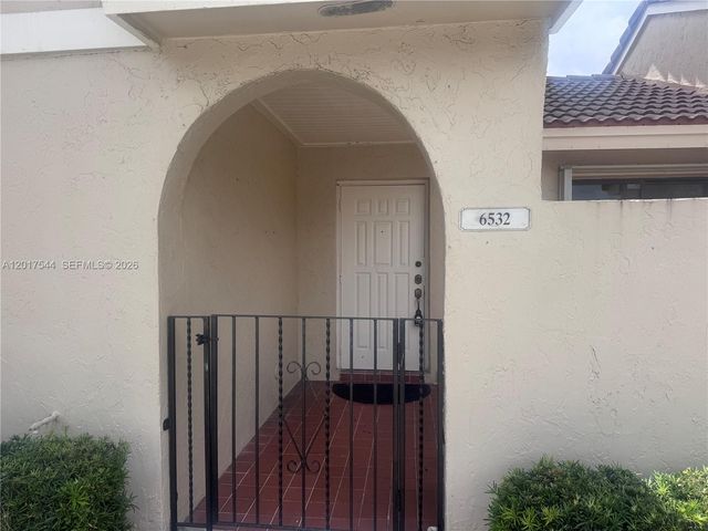 6532 NW 170th Ter, Hialeah, FL 33015