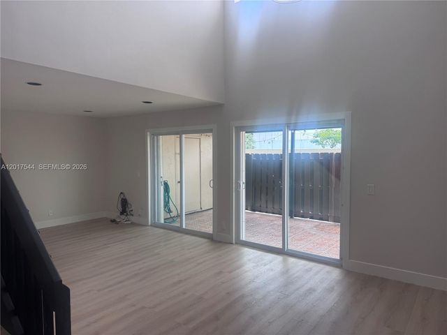 6532 NW 170th Ter, Hialeah, FL 33015
