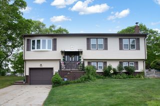 166 Stonehaven Rd, Fall River, MA 02723